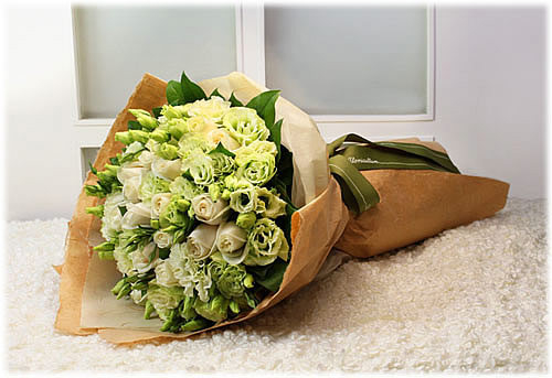 Les feuilles florales élégantes d'emballage de fleurs/cadeaux, Eco réutilisent la crêpe de papier pour l'emballage de fleur